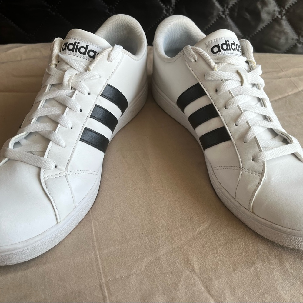 Adidas Men’s 11M White Sneakers Black 3-Stripes Casual  Sneakers